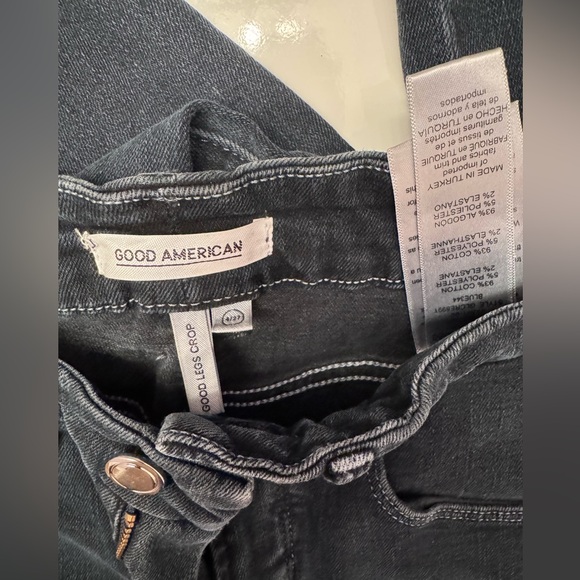 GOOD AMERICAN GOOD LEGS CROPPED JEANS SIZE 4 DARK WASH 26.5” INSEAM - Picture 3 of 3